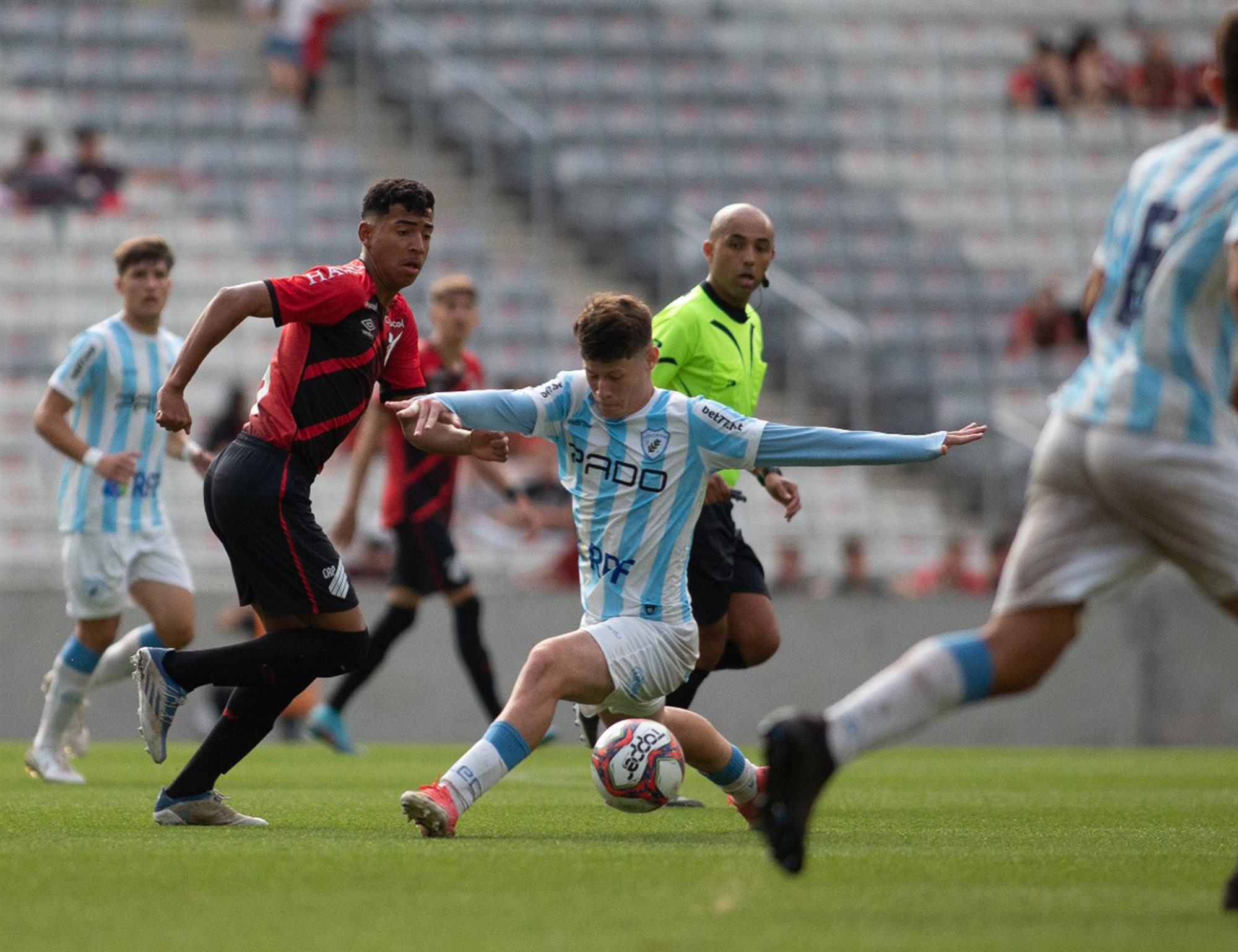 Tubarãozinho é superado pelo Athletico e se despede do Estadual sub-17